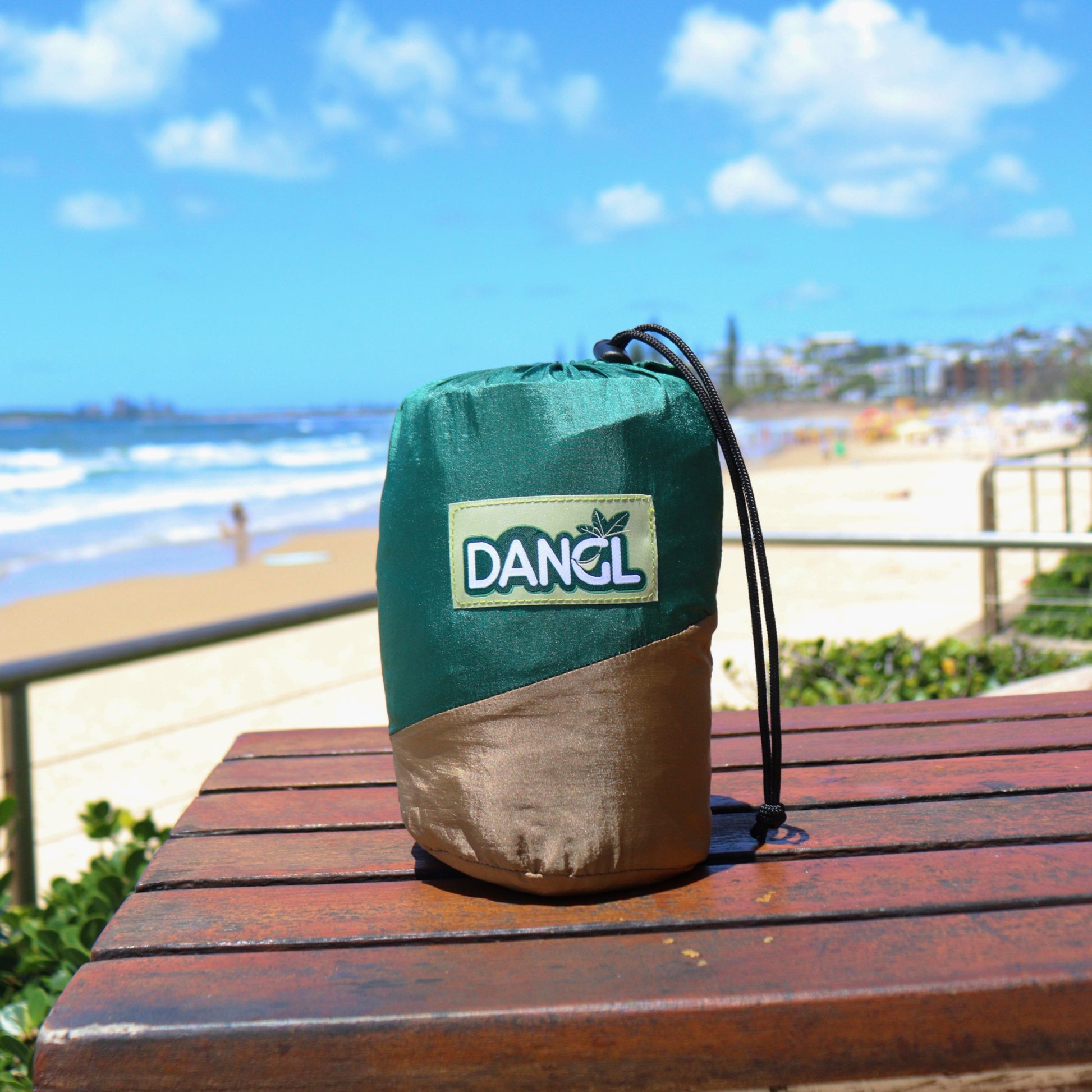 DANGL Roamer in green, compact and closed, showcasing its sleek design and durable material.